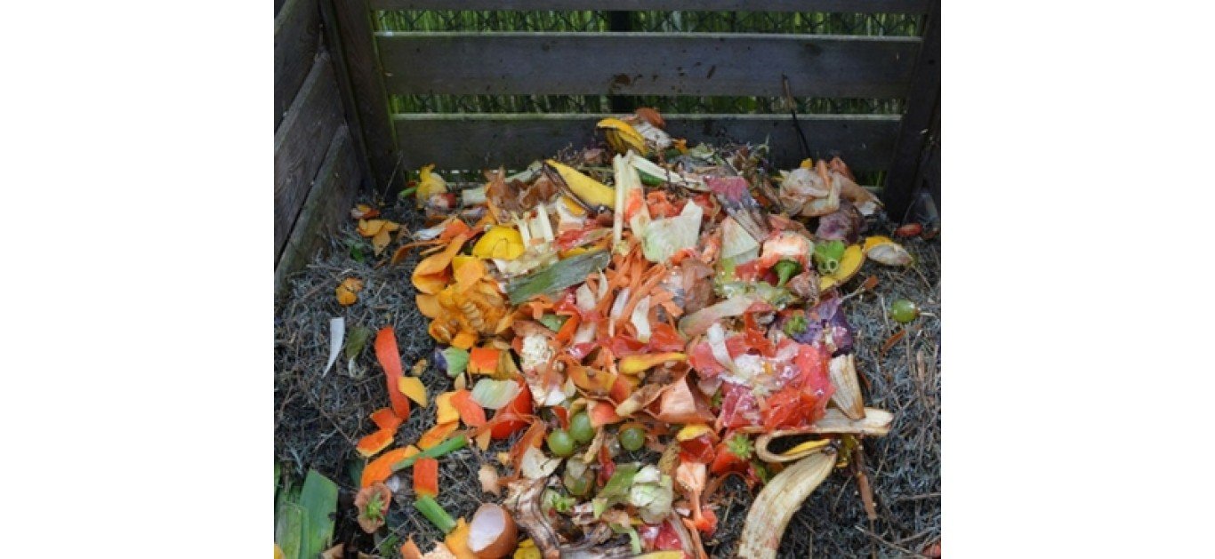 Hot Composting - Converting a cold winter compost heap into a warm winter heap